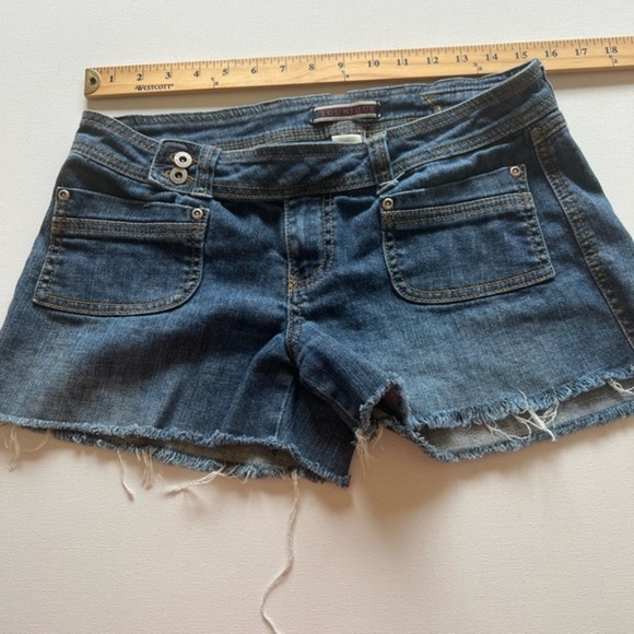 EUC Younique Women's Blue Denim stretch Jean Shorts Size 9 🔥🔥 (D2) - Picture 1 of 7